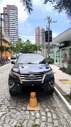 TOYOTA HILUX SW4 2.8 SRX 4X4 7 LUGARES 16V TURBO INTERCOOLER DIESEL 4P AUTOMÁTICO
